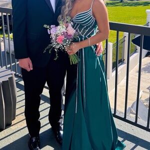 selling this prom dress